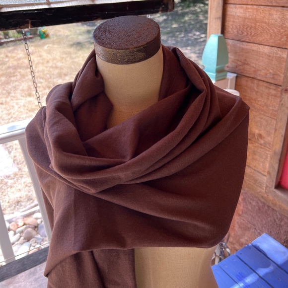 100% Cashmere Oversized Scrumptious Wrap/Shawl - Picture 2 of 9